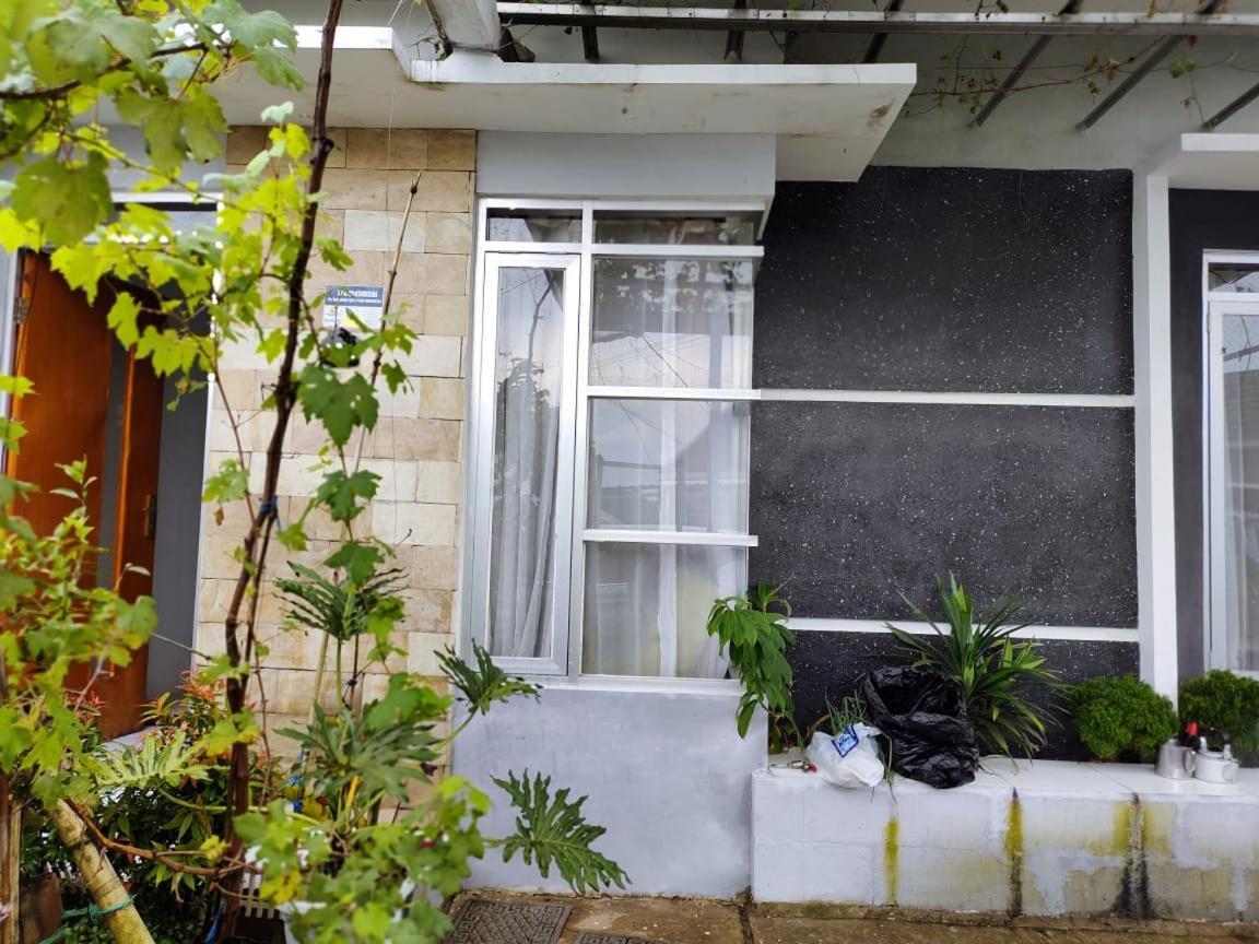 Homestay Srikandi Гарут Екстериор снимка